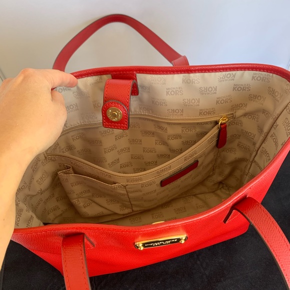 Michael Kors Red Tote CA - Picture 7 of 7